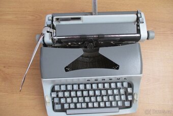 Kufříkový psací stroj - 2