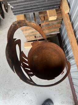 Kovová lebka topeniště - 2