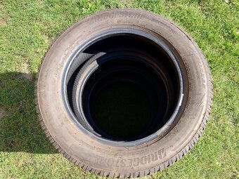 Prodám zimní pneu 195/60 R16 BRIDGESTONE - 2