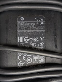 HP adaptér 135W - 2