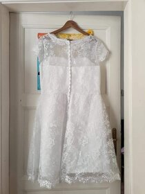 Nenošené krátké krajkové svatební šaty - 2