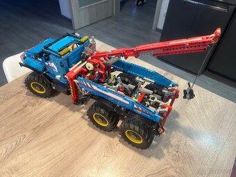 LEGO Technic 42070 Terénní odtahový vůz 6x6 - 2