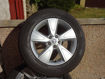 Volvo XC40 - zánovní zimní alu kola 17" 5x108 ET50,5 - 2