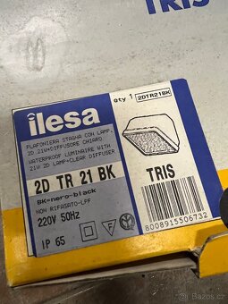 Italské bakelitové svítidlo TRIS IP65, 2D/21W - 4 ks - 2