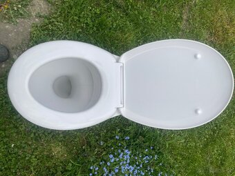WC s nádržkou a trubkou - 2
