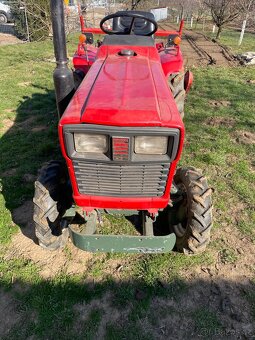 Traktor s rotovatorem - 2