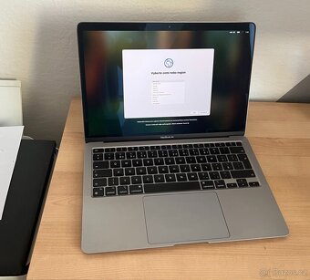 Macbook Air M1 + příslušenství zdarma - 2