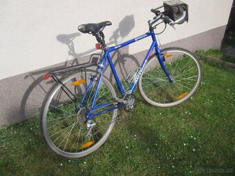 Author Stratos Equipe - 2
