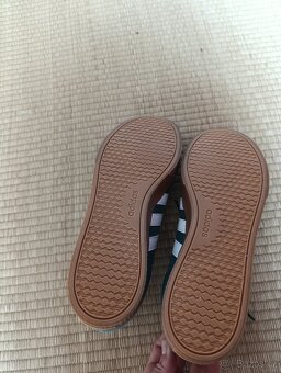 úplně nové Adidas, velikost 44 - 2
