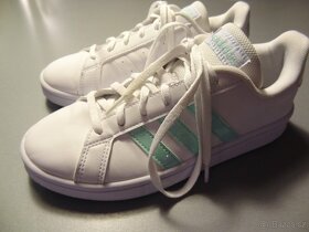 Bílé tenisky Adidas s mintovými prvky vel. UK 4 / 36 - 2