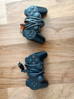 PS3 nefunkční, + dva ovladače + hry - 2