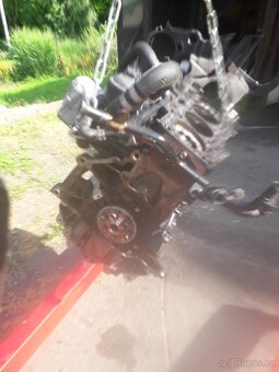 Vw transporter t5 rok 2012 dily - 2