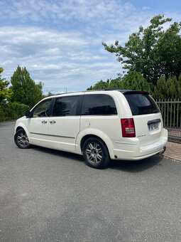 Chrysler Town & Country, 7 míst - 2