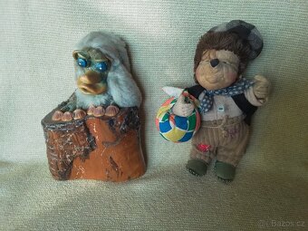 Staré  hračky a  dětské hrnecky - 2