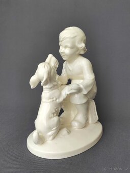 Starožitná soška "Chlapec se psem" Max Roesler (1900-1910) - 2