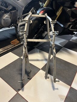 Suzuki gsxr Podsedlový rám - 2