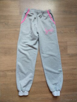 Dívčí tepláky vel. 128 - 2