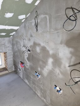 Hodinový manžel-Elektrikář - 2