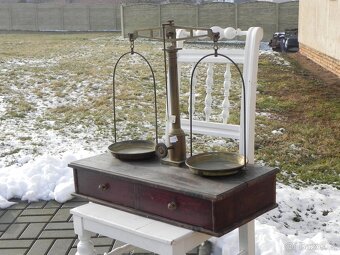 Staré lékařské váhy - 2