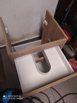 Koupelnová skříňka - 2