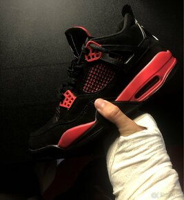 Jordan 4 Thunder red and black - 2