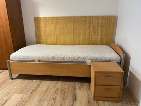 Postel 100x200 s matrací a roštem + stolek - 2