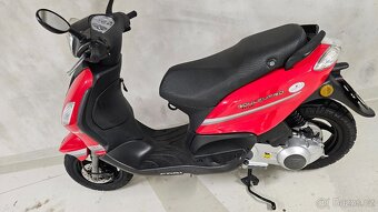 Piaggio/Derbi Boulevard 125 Four 4T. Najeto: 8.600 km - 2