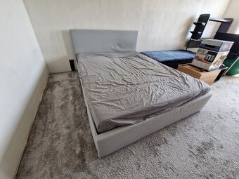 Postel + matrace (oboje 160x200 cm) + 2x úložné zásuvky - 2