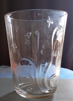 Váza s rytinou r 1930 - 2