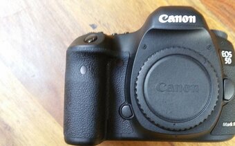 Digitální zrcadlovka Canon EOS 5D Mark III s rozlišením 22,3 - 2
