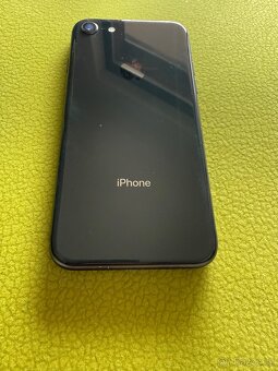 iPhone 8 výborný stav baterie 100% - 2