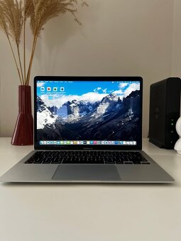 Apple MacBook Air 13,3" / M1 / 8GB / 256GB / stříbrný - 2