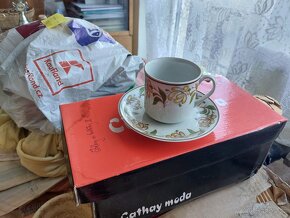 Čajový servis s cukrenkou, mlecenkou a desertnimi talirky - 2