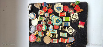 Směsice odznaků. - 2