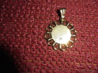 Prodám zlatý přívěšek na krk - 2