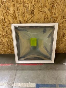 Prodám střední světlík v PVC rámu - 2