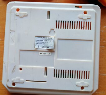 8-bitová herní konzole + 4 ovladače + 1 pistoli + 1 cartridg - 2