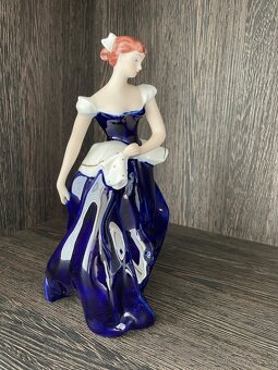 Porcelánová figura Dáma v kobaltovém Royal DUX Czechoslovaki - 2