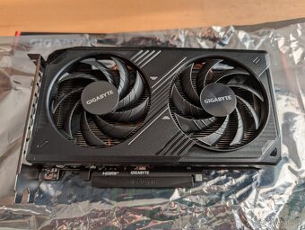 Gigabyte RTX 5050 Windforce OC, kompletní balení - 2
