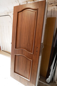 Nové dveře,80L - 2