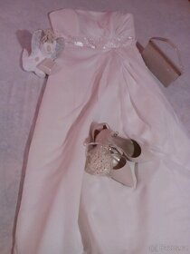 Jednoduché a elegantní svatební šaty SLEVA - 2