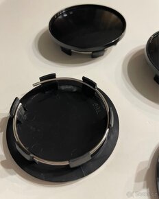 Plastové pokličky na alu kola průměr 56-69 mm audi - 2