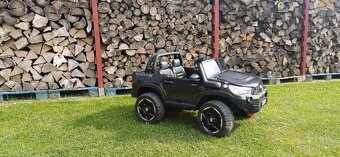 Dětské elektrické autíčko TOYOTA HILUX 2 místné - 2
