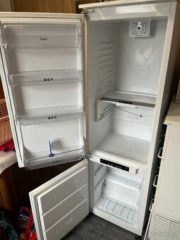 Vestavná NoFrost chladnička Whirlpool, pojezdy - 2