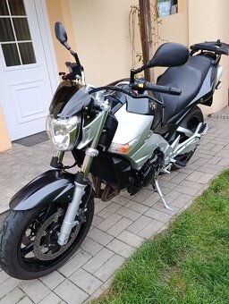 Suzuki GSR 600 - 2