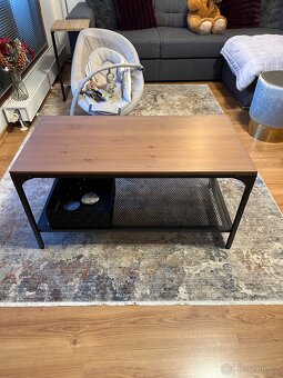 Krasny konferencni stolek - 2