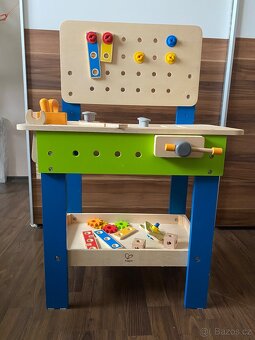 Dřevěný ponk s nářadím - 2