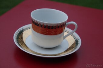 Souprava  hrnečků s podšálky z 80.léta - 2