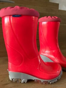 krásné GUMÁKY v.25-26, zn. MUFLON - 2