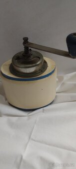 Mlýnek na kávu - 2